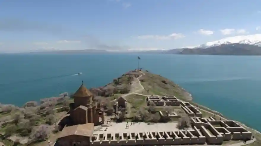 Vanlı turizmciler: 7 turizm ofisinden birisi Van'da olmalı!