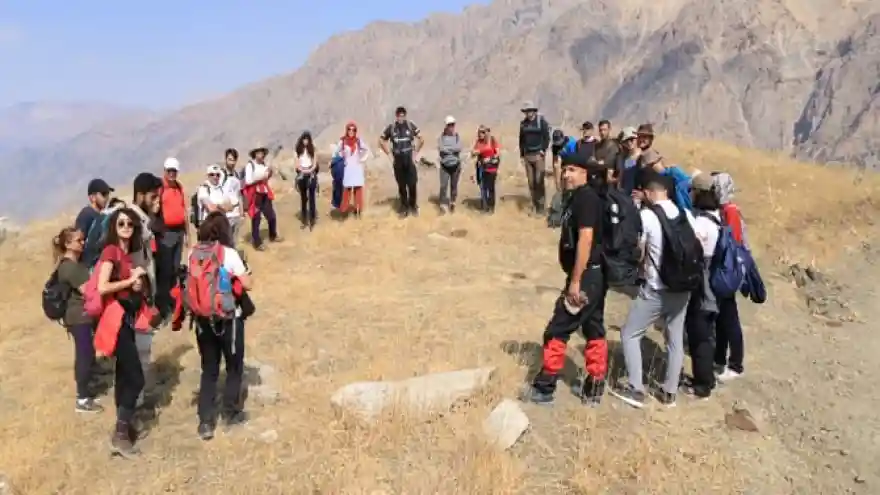 Van Gölü'nün kirliliğine dikkat çekmek için 16. zirveyi yaptılar 