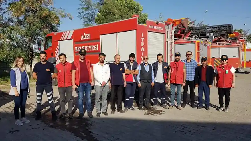 Ağrı Gençlik Merkezinden İtfaiye'ye Anlamlı Ziyaret