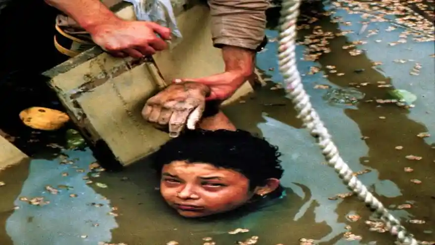 Yanardağ patlayınca enkazın altında kaldı! 60 saat boyunca suyun içinde ölümü bekledi