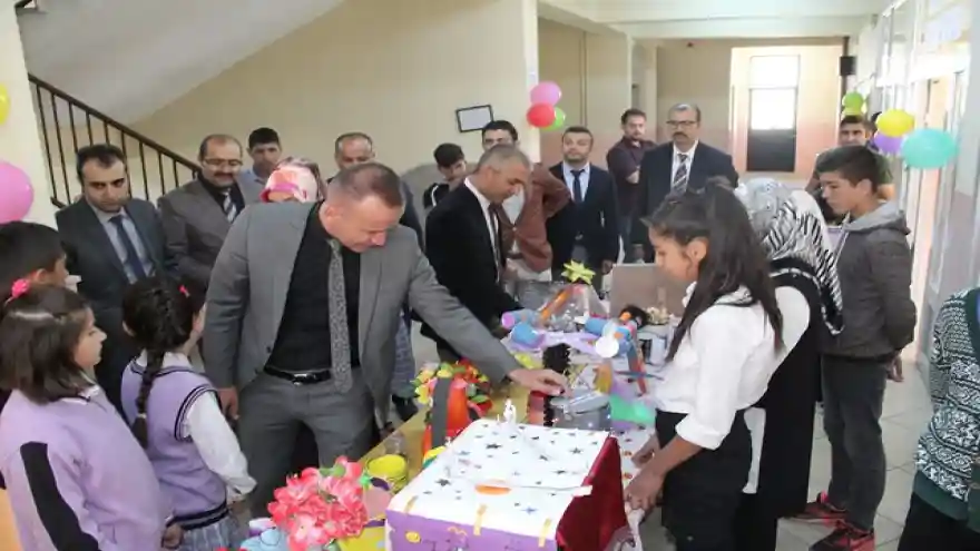 AĞRI'DA GERİ DÖNÜŞÜM SERGİSİ