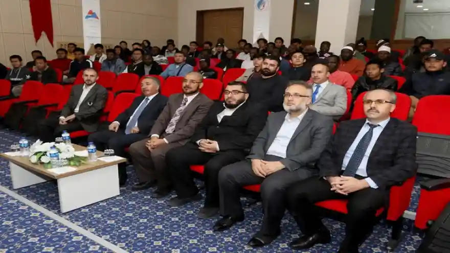 AİÇÜ rektörü Prof. Dr. KARABULUT, Yabancı Uyruklu Öğrencilerle Bir Araya Geldi
