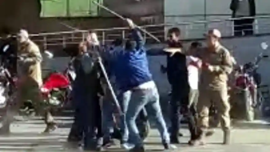 Kars'ta köylüler kavga etti, ortalık savaş alanına döndü