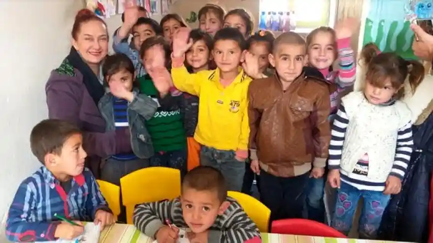Yeşim Gül'den Ağrı'daki köy okullarına destek