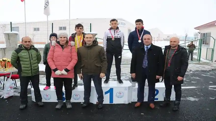 Ağrı'da Okul Sporları Kros Yarışmaları Yapıldı

