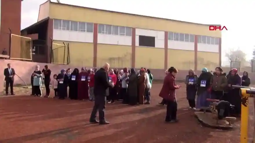 Bitlis'te yürüyüş yarışmasında kadınlar yarıştı