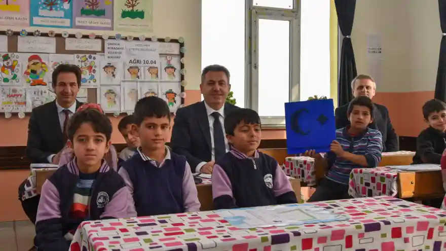 Vali Elban, Öğrencilerin Karne Sevincine Ortak Oldu