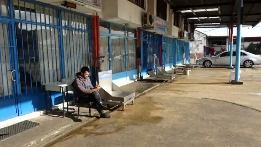 Balıkçı tekneleri hava muhalefeti nedeniyle denize açılamayınca balık haline de balık gelmedi