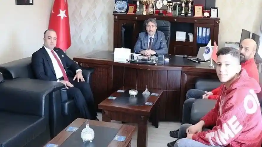 Ağrılı Boksör Ferhat İncekaya gümüş madalya ile döndü
