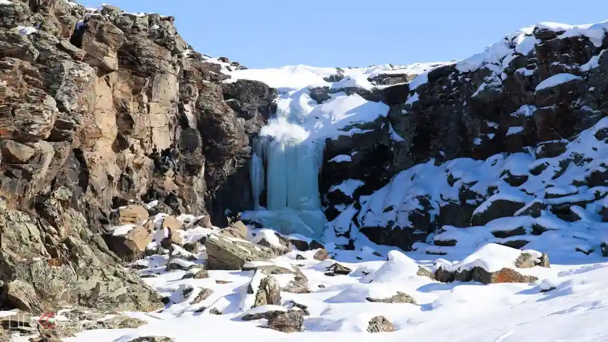 Taşlıçay'da'Toklu Şelalesi dondu
