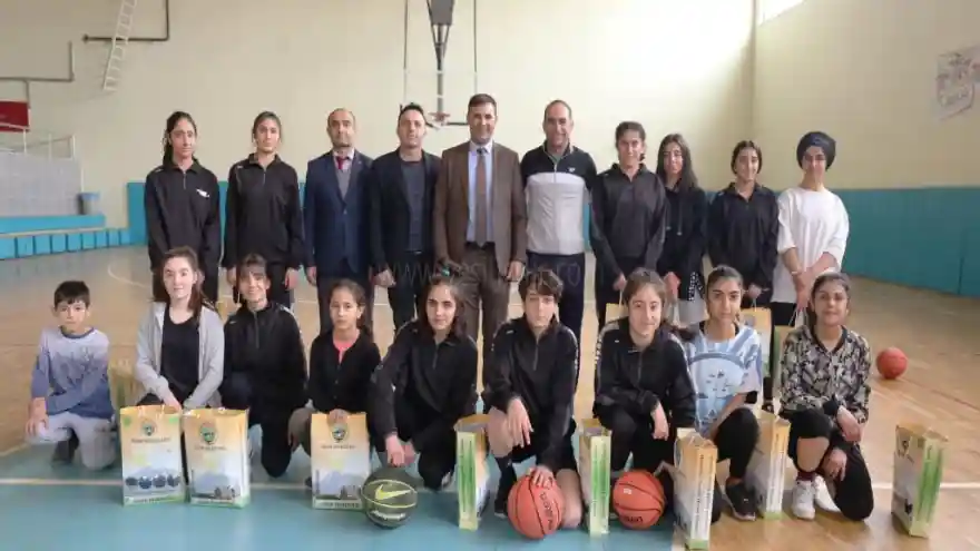 Iğdır Belediyesi Kadın Basketbol Takımına Destek de Bulundu