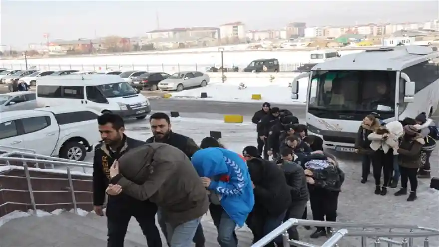 Türkiye'de ilk operasyon! Kars polisi 10 bin kişiyi dolandırılmaktan kurtardı