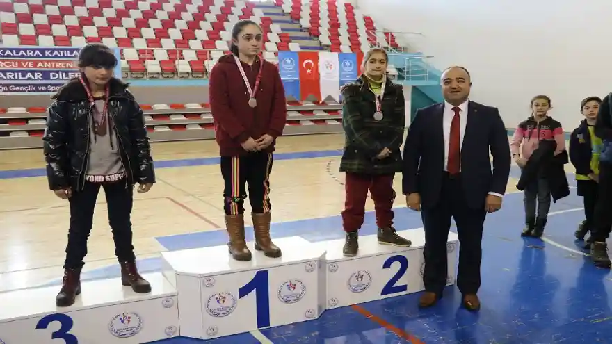 Ağrı’da Bilek Güreşi Müsabakaları Yapıldı