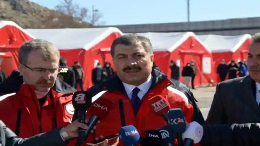 Bakan Koca, 60 kişinin gözlem altında olduğu sahra hastanesini gezdi
