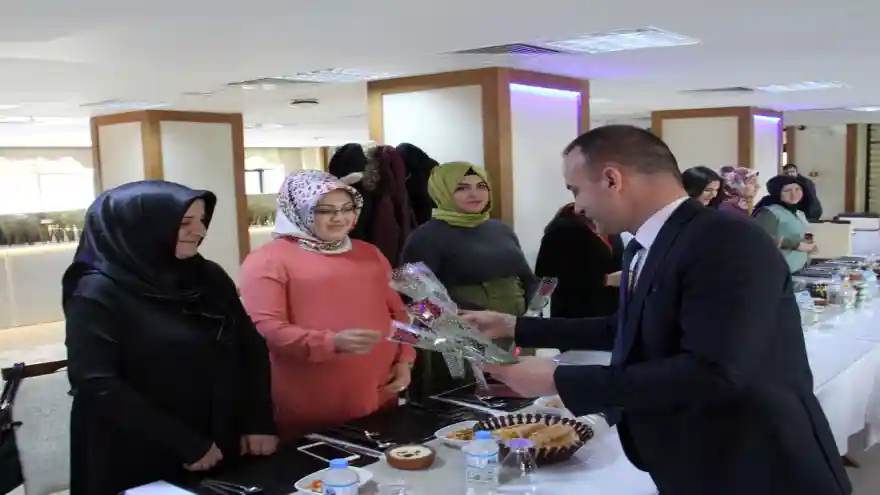 Ağrı Milli Eğitim Müdürü Tekin Kadınlar Günü’nü Kutladı