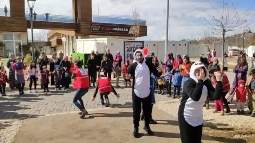 BEÜ'lü öğrencilerden depremzedeler için etkinlik