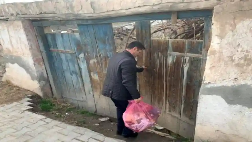 Tuzluca Belediyesi'nden yaşlı ve ihtiyaç sahibi kişilere gıda yardımı