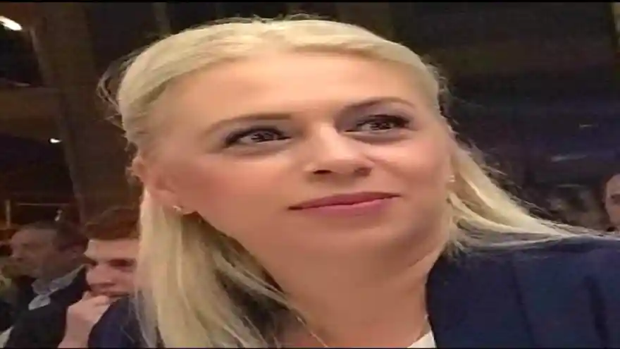 Saplantılı aşık, kendisiyle görüşmek istemeyen kadını önce kurşunladı, sonra boğazını kesti