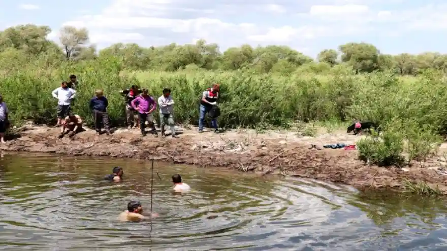 Tutak'da serinlemek için suya giren çocuk boğuldu
