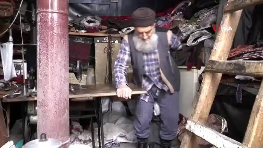 90 yaşındaki yastık ustası çok sevdiği mesleğine kavuştu