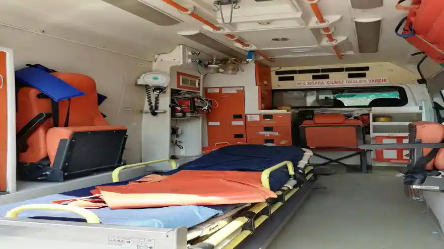 Diyarbakır Sağlık İl Müdürlüğü ığdır Üniversitesine Ambulans Hibe Etti