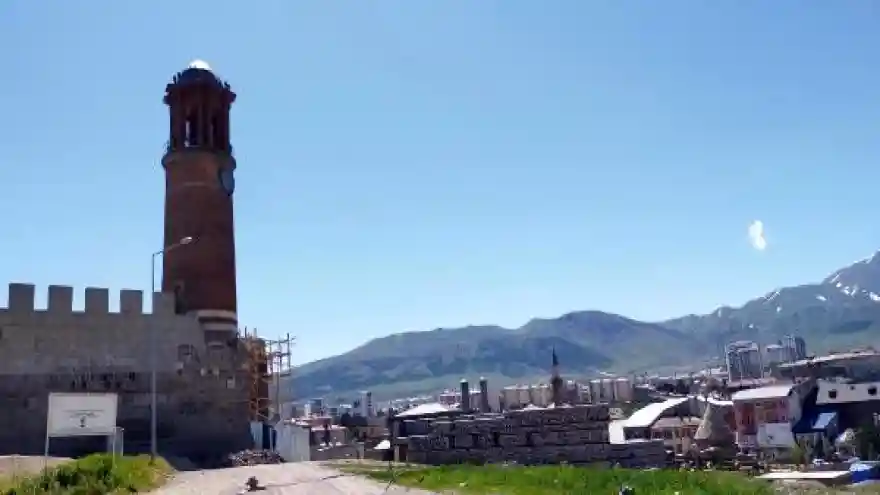 Tarihi saat kulesindeki ahşap köşk restore edildi