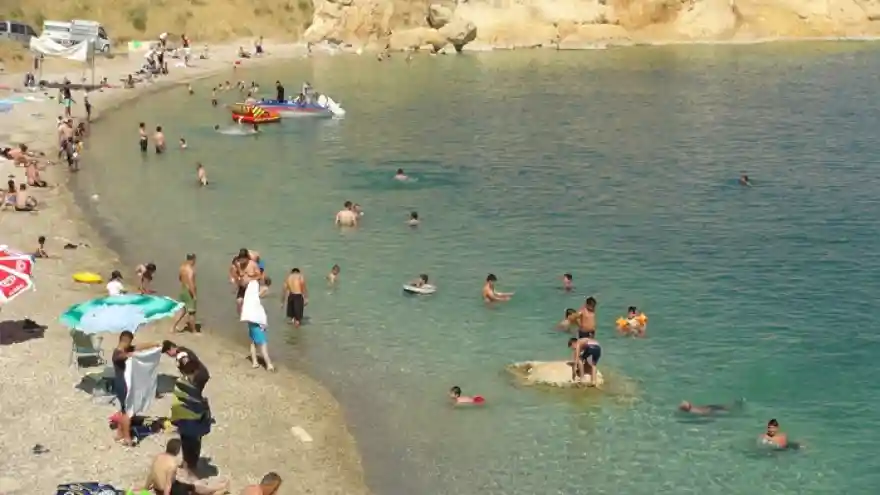 Van Gölü sahilleri Akdeniz ve Ege’yi aratmıyor