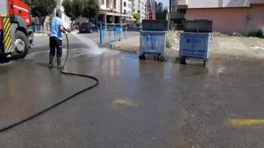 Iğdır'da çöp konteynerleri yıkanıyor