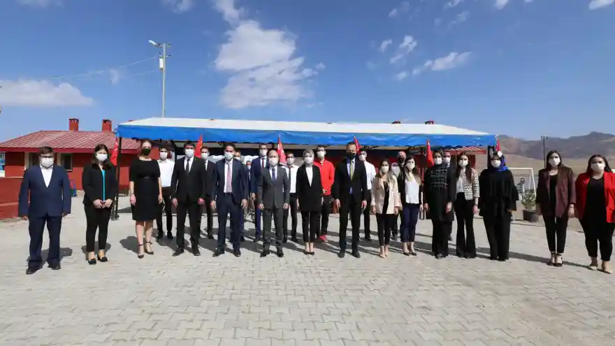 VALİ DR. VAROL, YENİLENEN KARAKENT İLK-ORTAOKULU'NUN AÇILIŞINA KATILDI