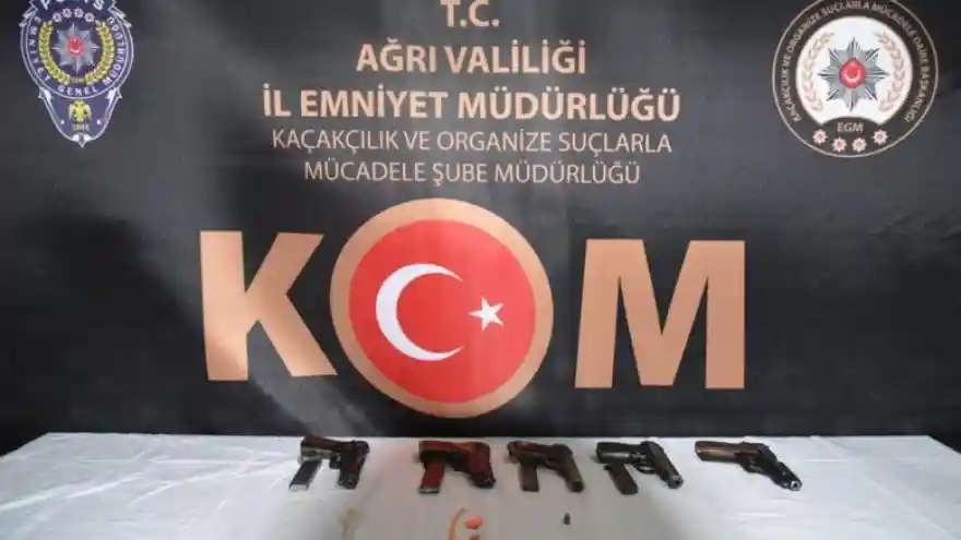 Ağrı’da şüpheli araçta 5 adet ruhsatsız silah yakalandı