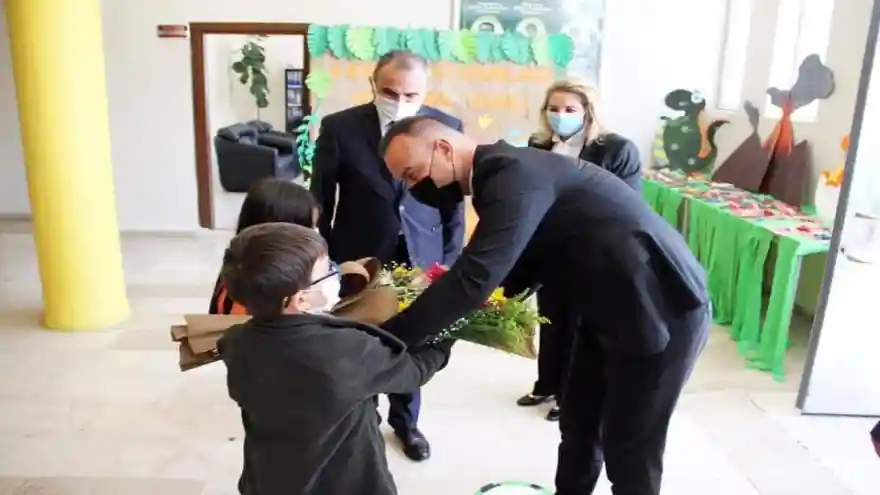 Ağrı Milli Eğitim Müdürü Tekin, Başarılı Öğrencilere Ödüllerini Verdi