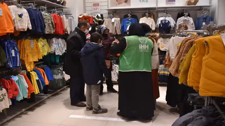 İnsani Yardım Vakfı, (İHH) giyim yardımında bulundu