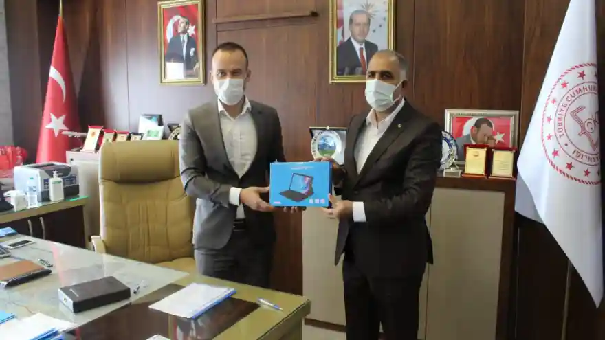 AĞRI TİCARET VE SANAYİ ODASI, 55 ÖĞRENCİYE TABLET HEDİYE ETTİ