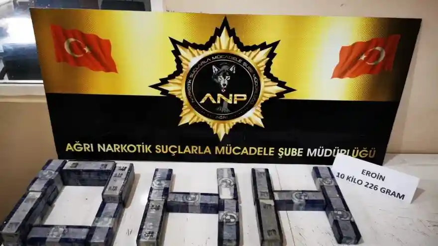 10 Kilo Eroin İle 700 Paket Kaçak Sigara yakalandı