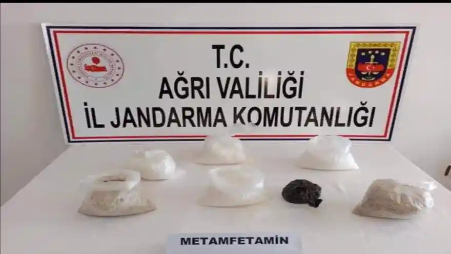 Ağrı'da Piyasa Değeri 1 Milyon 359 Bin Lira Olan Metamfetamin Maddesi Ele Geçirildi
