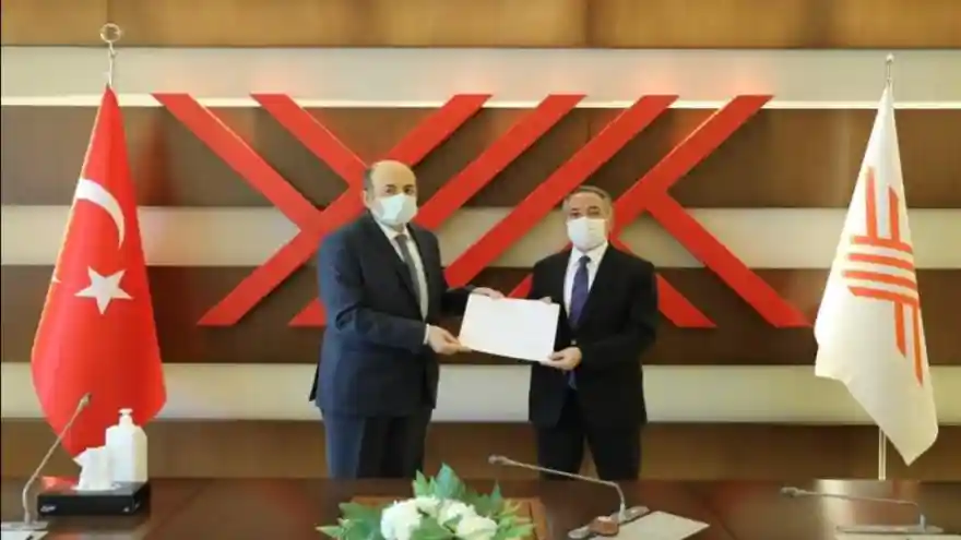 AİÇÜ Rektörü Prof. Dr. Karabulut Mazbatasını Aldı