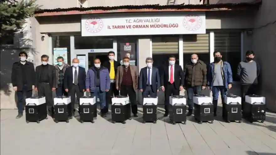 12 ARICIYA GÜNEŞ PANELLERİ TESLİM EDİLDİ