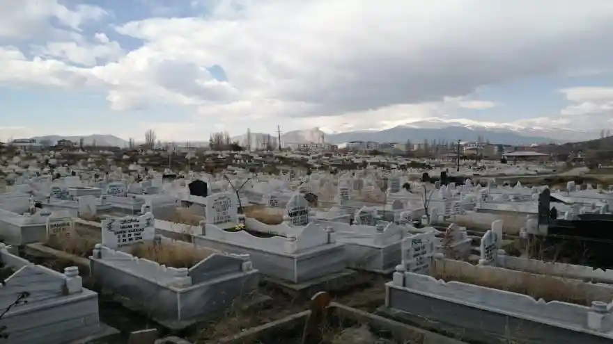 Doğubayazıt Şehir Mezarlığında çok az yer kaldı