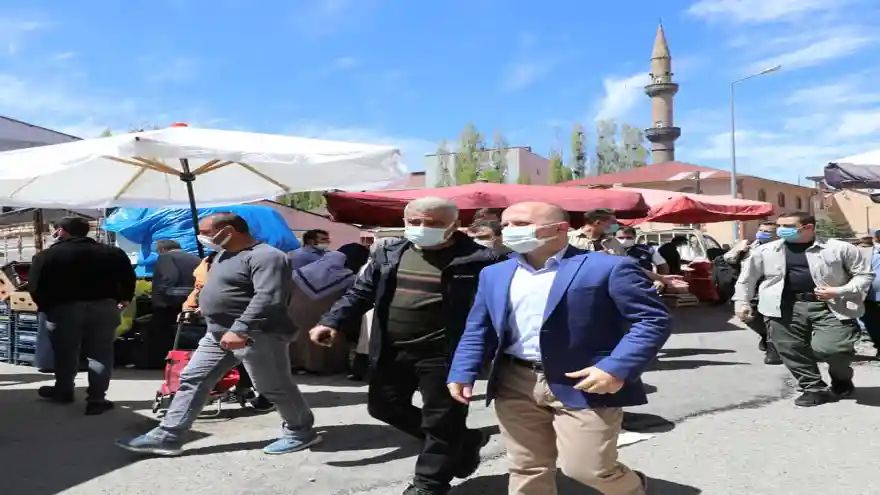 Vali Varol, Semt Pazarında Koronavirüs denetimi gerçekleştirdi