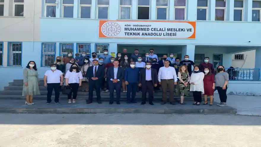 Ağrı Milli Eğitim Müdürü Tekin, öğretmenlerin davetini kırmayarak sürpriz yaptı