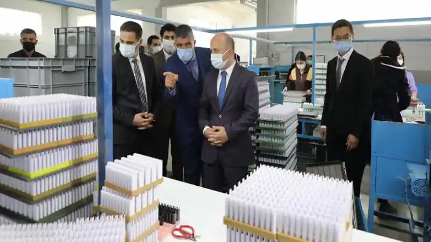 Vali Varol’dan Doğubayazıt Koko Çakmak Fabrikasını Ziyaret