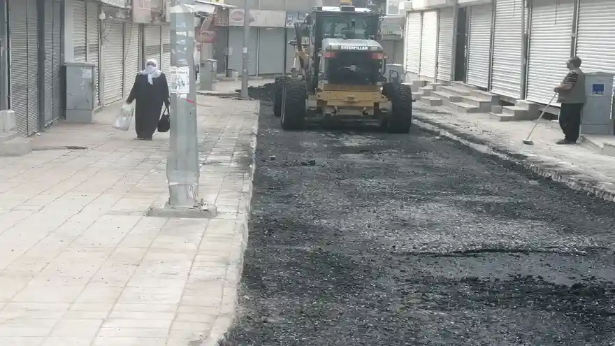 Aynı Gün Biryandan Asfalt Döşendi, Biryandan da kaldırıldı