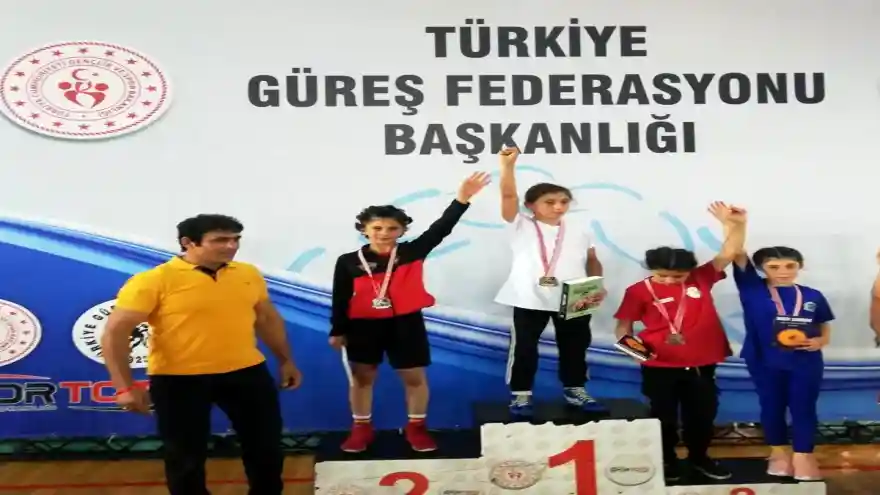 Ağrı'lı Bayan Güreşçi Türkiye Şampiyonu Oldu