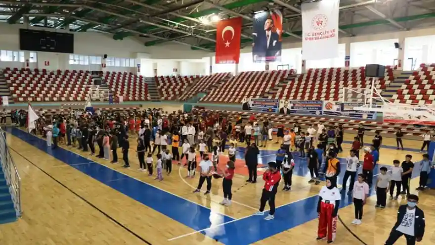 Ağrı’da Yaz Spor Okulları Açıldı