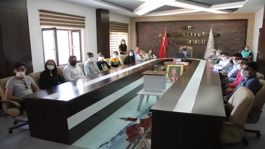 Ağrı’da “1000 Meslek Lisesi Sanatsal Etkinliklerde Buluşuyor” Etkinliği Ödülleri Verildi