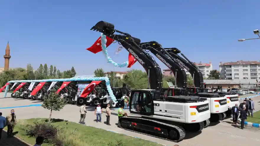 İl Özel İdaresi Filosuna 12 Yeni İş Makinesi Eklendi