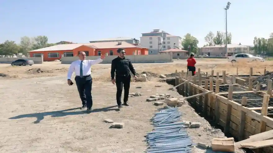 İl Müdürü İsmail  Çalgan, Tutak ve Patnos’ta ki Spor Yatırımlarını İnceledi