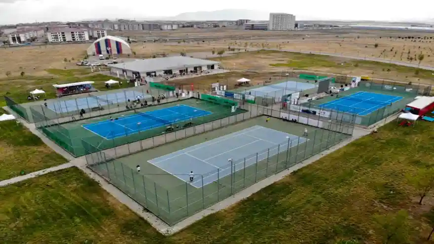 Ağrı Dağı Tenis Turnuvası Başladı
