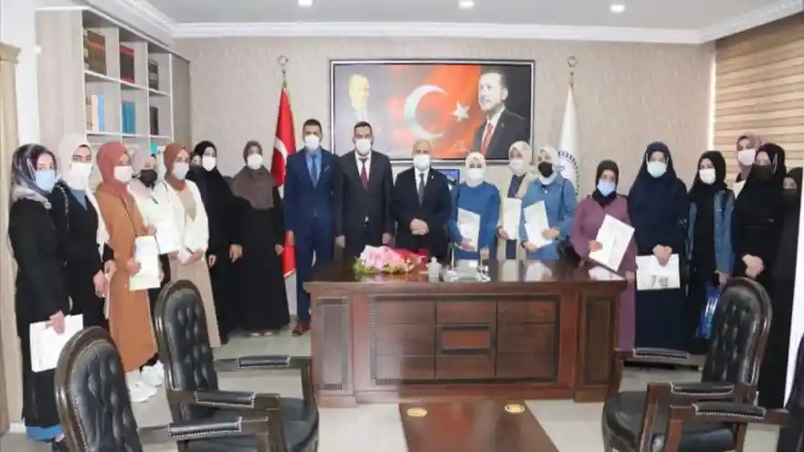 ÜNİVERSİTE ÖĞRENCİLERDEN İL MÜFTÜLÜĞÜNE ZİYARET