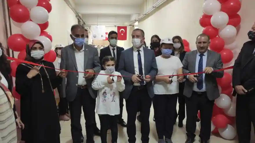 Ağrı'da TÜBİTAK 4006 Bilim Fuarı Açıldı